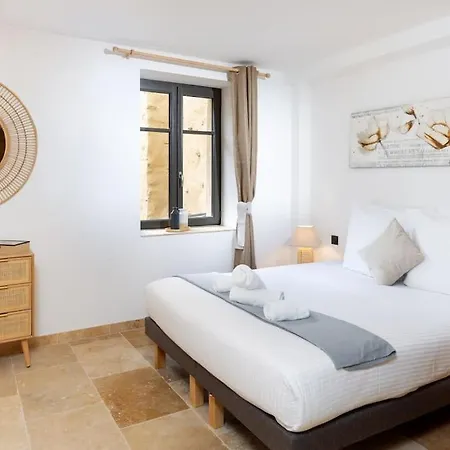 Longue Vie Au Roi - Vue Enchanteresse