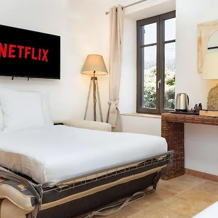 Longue Vie Au Roi - Vue Enchanteresse Apartman