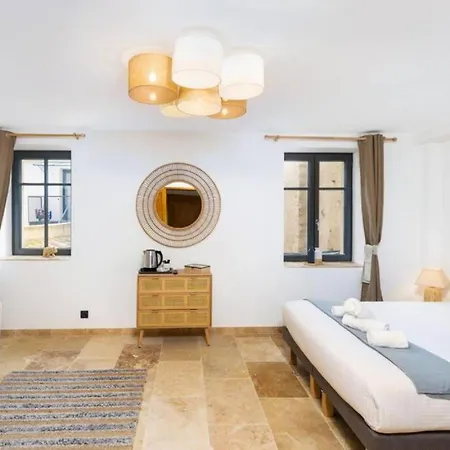 Longue Vie Au Roi - Vue Enchanteresse Carcassonne