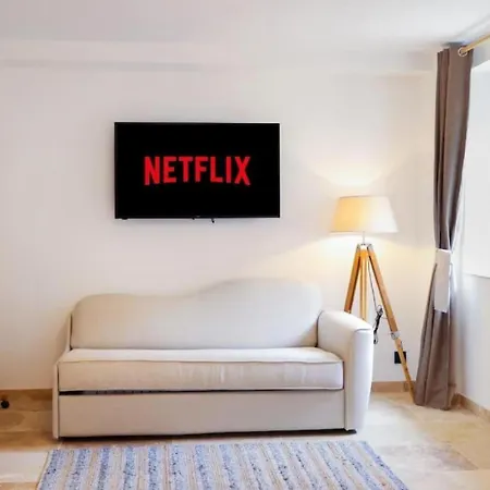 Longue Vie Au Roi - Vue Enchanteresse Carcassonne