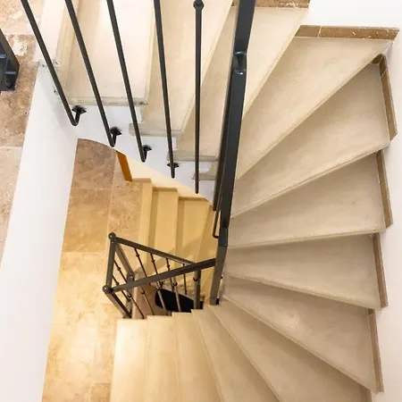 Longue Vie Au Roi - Vue Enchanteresse דירה *